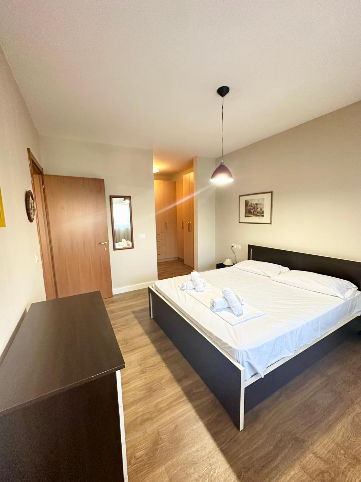 Kk Apartment Air Albania-Centrally Located Tirana Eksteriør billede