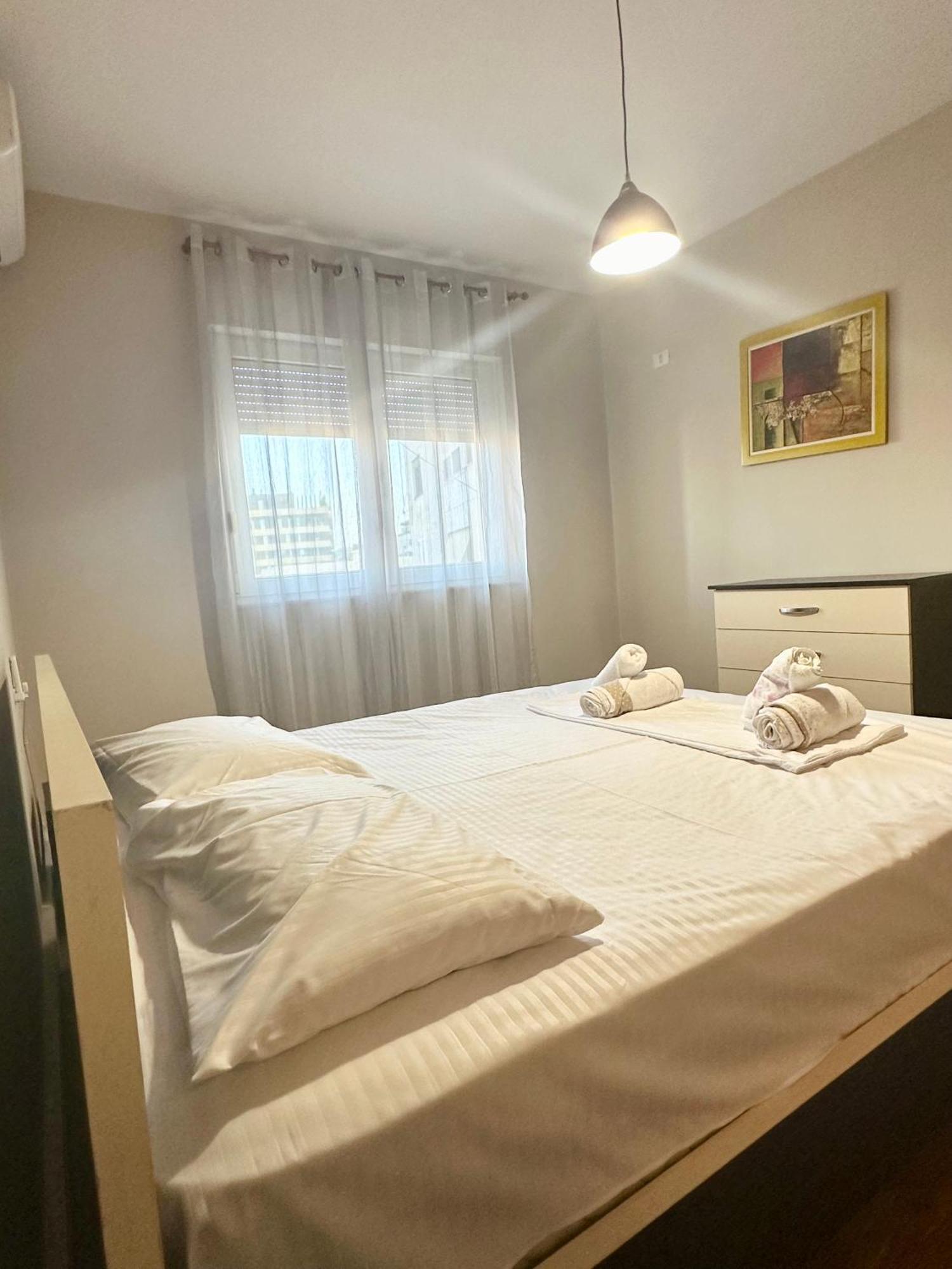 Kk Apartment Air Albania-Centrally Located Tirana Eksteriør billede